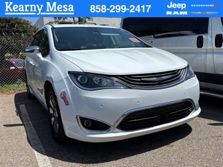 Used 2018 Chrysler Pacifica Limited w/ Advanced Safetytec Group image 1