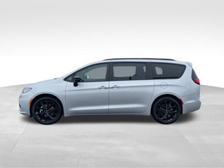 New 2026 Chrysler Pacifica Limited w/ Uconnect Theater Family Group video 2