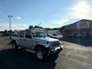 Used 2023 Jeep Gladiator Sport image 1