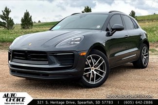 Used 2024 Porsche Macan image 1