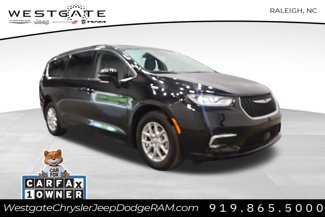 Used 2024 Chrysler Pacifica Touring-L image 1