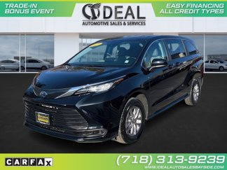 Used 2023 Toyota Sienna LE image 1