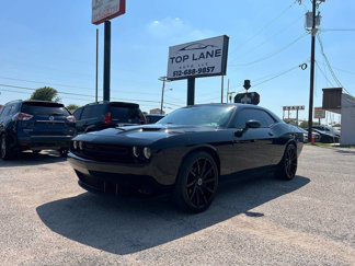 Used 2016 Dodge Challenger SXT image 1
