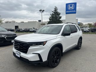 Certified 2025 Honda Pilot Black Edition image 1