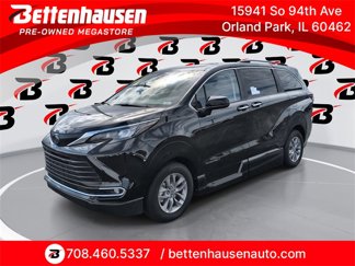 Used 2024 Toyota Sienna XLE image 1