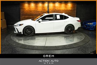 Used 2025 Toyota Camry SE image 1