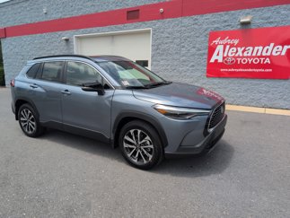 Certified 2025 Toyota Corolla Cross XLE image 1