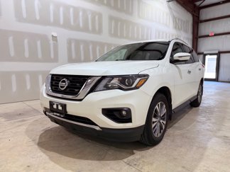 Used 2020 Nissan Pathfinder SV image 1
