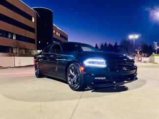 Used 2019 Dodge Charger SXT image 1