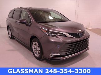 Used 2024 Toyota Sienna Platinum image 1