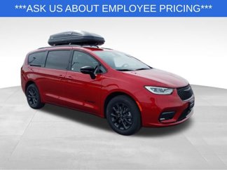 New 2025 Chrysler Pacifica Select w/ Uconnect Theater Family Group image 1