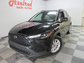 Used 2022 Toyota Corolla Cross LE image 1