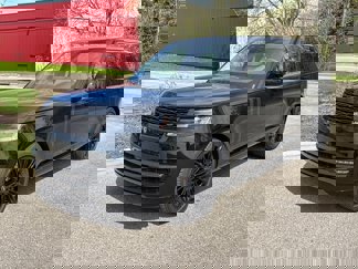 Used 2025 Land Rover Range Rover SE image 1