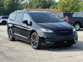 New 2026 Chrysler Pacifica Limited image 1