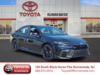 Certified 2025 Toyota Camry SE image 1