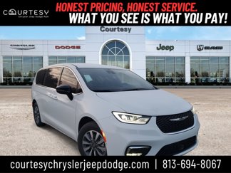 New 2025 Chrysler Pacifica Select image 1
