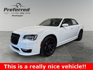 Used 2023 Chrysler 300 Touring L image 1