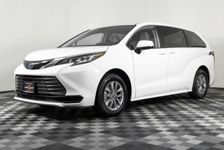 Used 2023 Toyota Sienna LE image 1