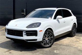 Certified 2025 Porsche Cayenne image 1