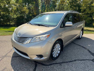 Used 2016 Toyota Sienna LE image 1
