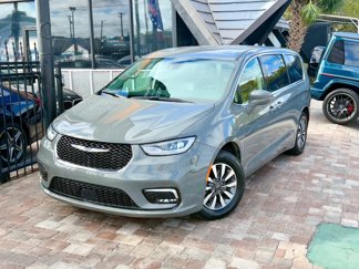Used 2022 Chrysler Pacifica Touring-L image 1