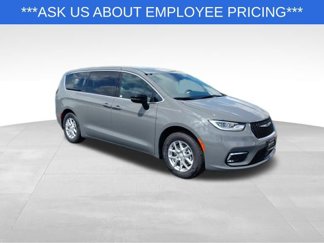 New 2025 Chrysler Pacifica Select image 1