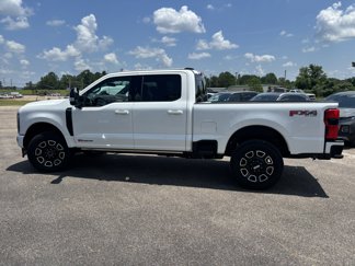 New 2025 Ford F250 4x4 Crew Cab Super Duty image 1