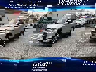 Used 2019 Chevrolet Traverse LT image 1