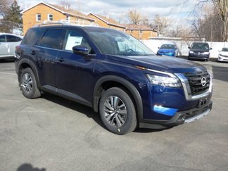 New 2025 Nissan Pathfinder SL image 1