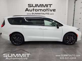 New 2026 Chrysler Pacifica Limited image 1