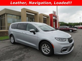Used 2023 Chrysler Pacifica Touring-L image 1