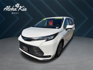 Used 2023 Toyota Sienna LE image 1