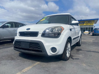 Used 2013 Kia Soul + image 1