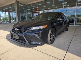 Used 2024 Toyota Camry SE image 1