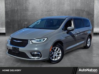 Used 2023 Chrysler Pacifica Touring-L image 1
