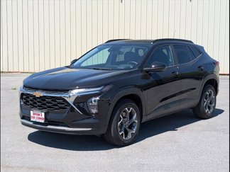 Used 2025 Chevrolet Trax LT w/ Driver Confidence Package image 1