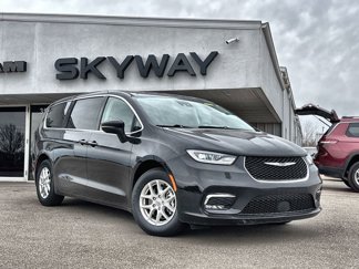 Used 2023 Chrysler Pacifica Touring-L image 1
