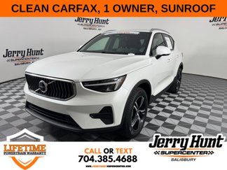 Used 2025 Volvo XC40 B5 Core image 1
