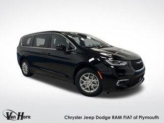 New 2025 Chrysler Pacifica Select image 1