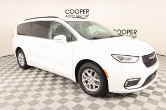 Used 2022 Chrysler Pacifica Touring-L image 1