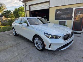 Used 2025 BMW 530i image 1