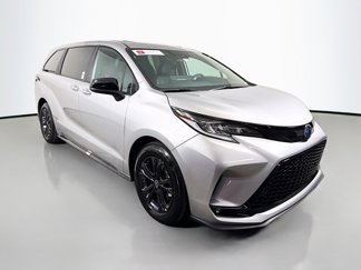 Certified 2025 Toyota Sienna XSE image 1