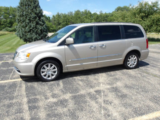 Used 2014 Chrysler Town & Country Touring w/ Driver Convenience Group image 1