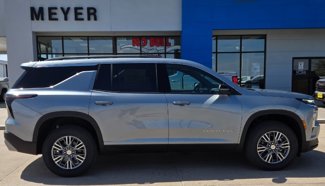 New 2025 Chevrolet Traverse LT w/ Driver Confidence Package image 1