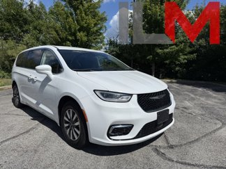 Used 2022 Chrysler Pacifica Touring-L image 1