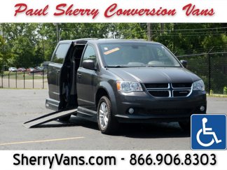 Used 2019 Dodge Grand Caravan SXT image 1