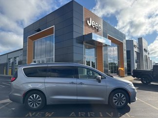 Certified 2021 Chrysler Pacifica Touring-L image 1