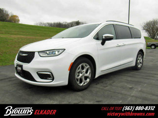 Used 2023 Chrysler Pacifica Limited image 1