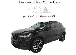 Used 2020 Volvo XC40 T5 R-Design image 1