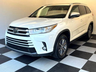 Used 2019 Toyota Highlander XLE image 1